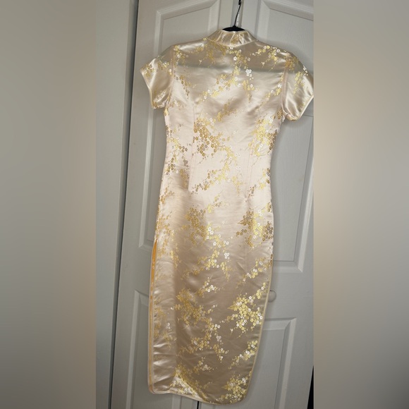 Exquisite Long Qipao Dress Gold and Yellow - Picture 2 of 4